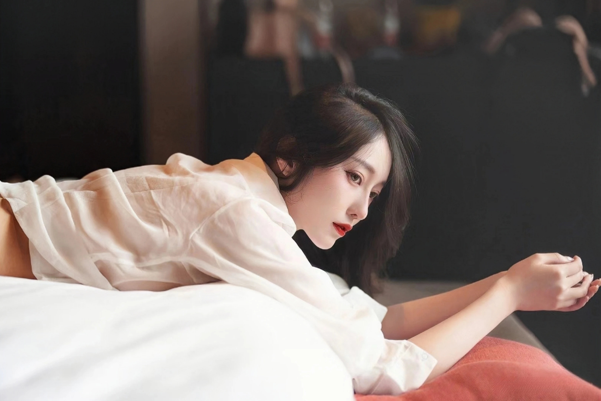 “锋刃-2025”国际狙击手射击竞赛进行“搭乘舟艇水上狙击”课目竞赛